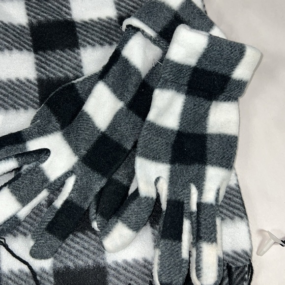 NWT Adult Fleece Scarf - Picture 2 of 5